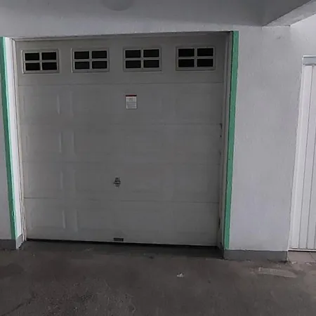 Jarak Center * Makarska