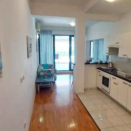Jarak Center Makarska